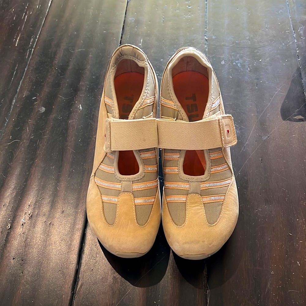 Tsubo wedge cream and pink size 6